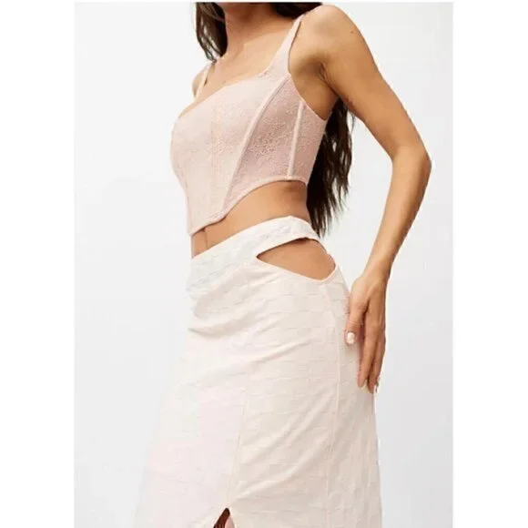 🆕 UO Delia V Strap Knit Midi Skirt - Picture 3 of 8